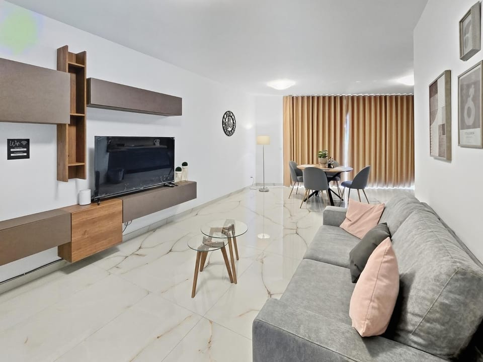 TV and multimedia, Living room, Seating area