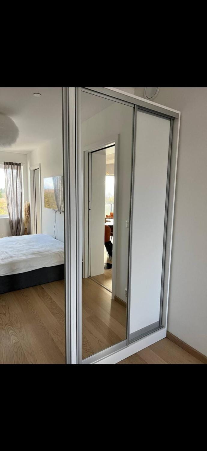 Airport 10mins apartment with free parking Apartment in Viken, Norway