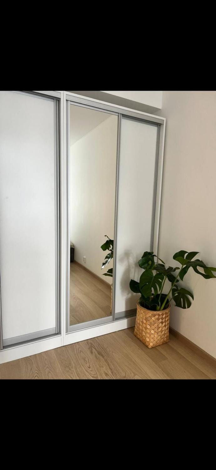Airport 10mins apartment with free parking Apartment in Viken, Norway