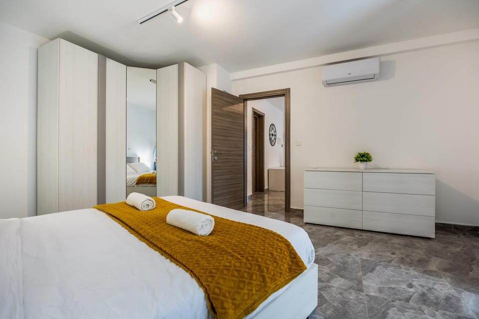 Bed, Bedroom, towels, wardrobe, air conditioner