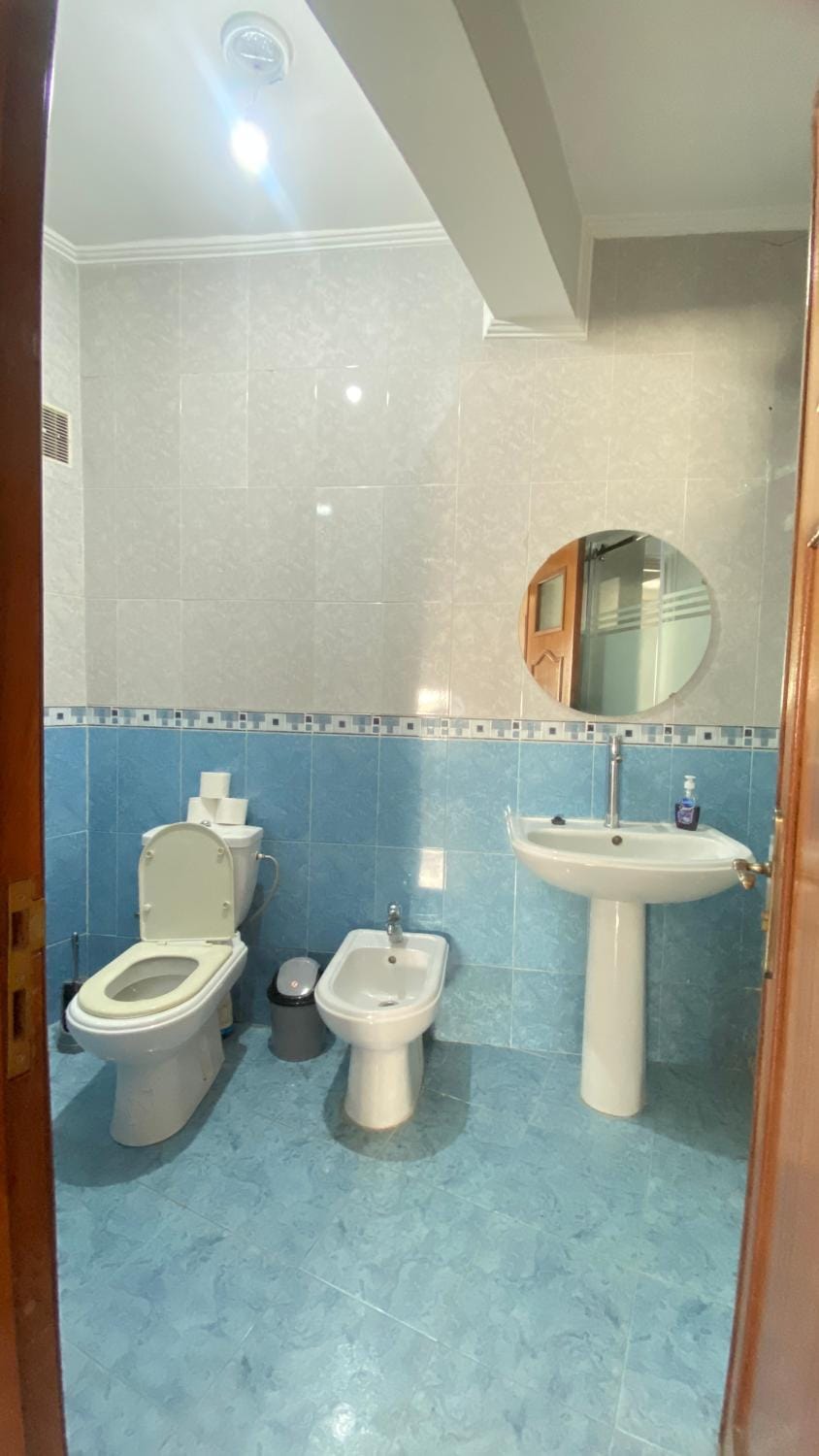 Shower, Toilet