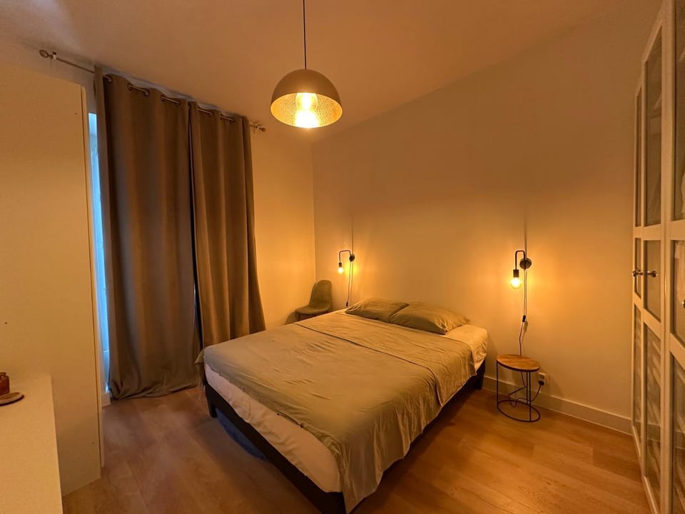 Bed, Photo of the whole room, Bedroom