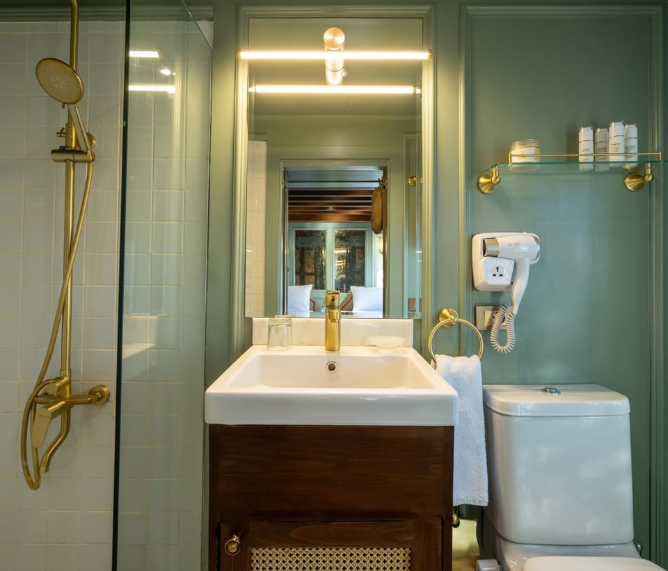 Shower, Toilet, Bathroom
