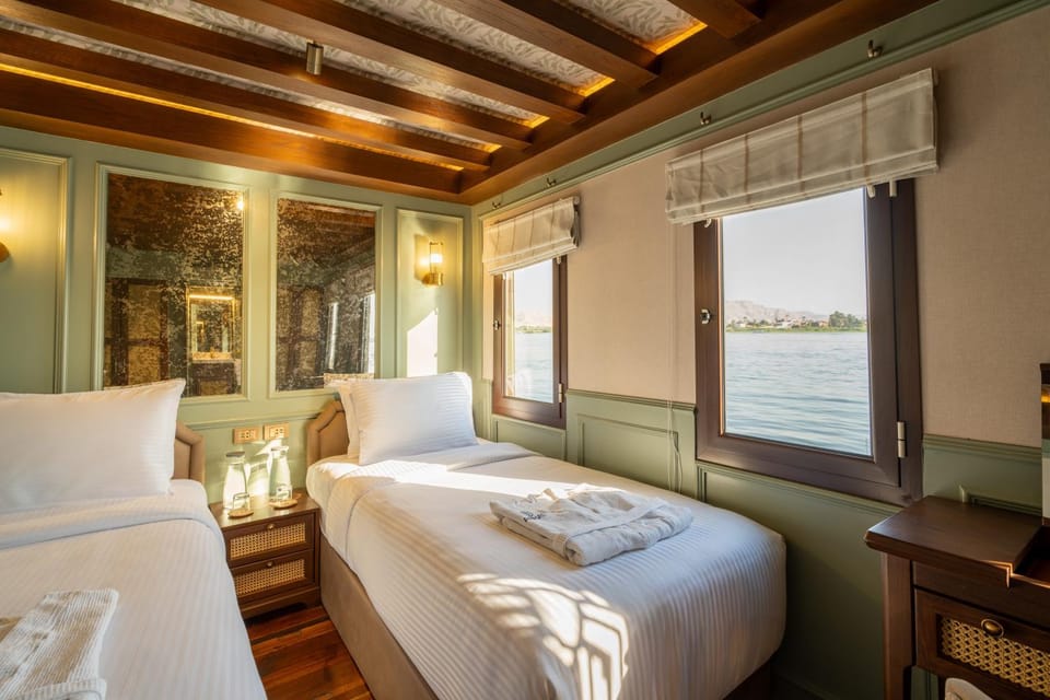 Bed, Bedroom, River view