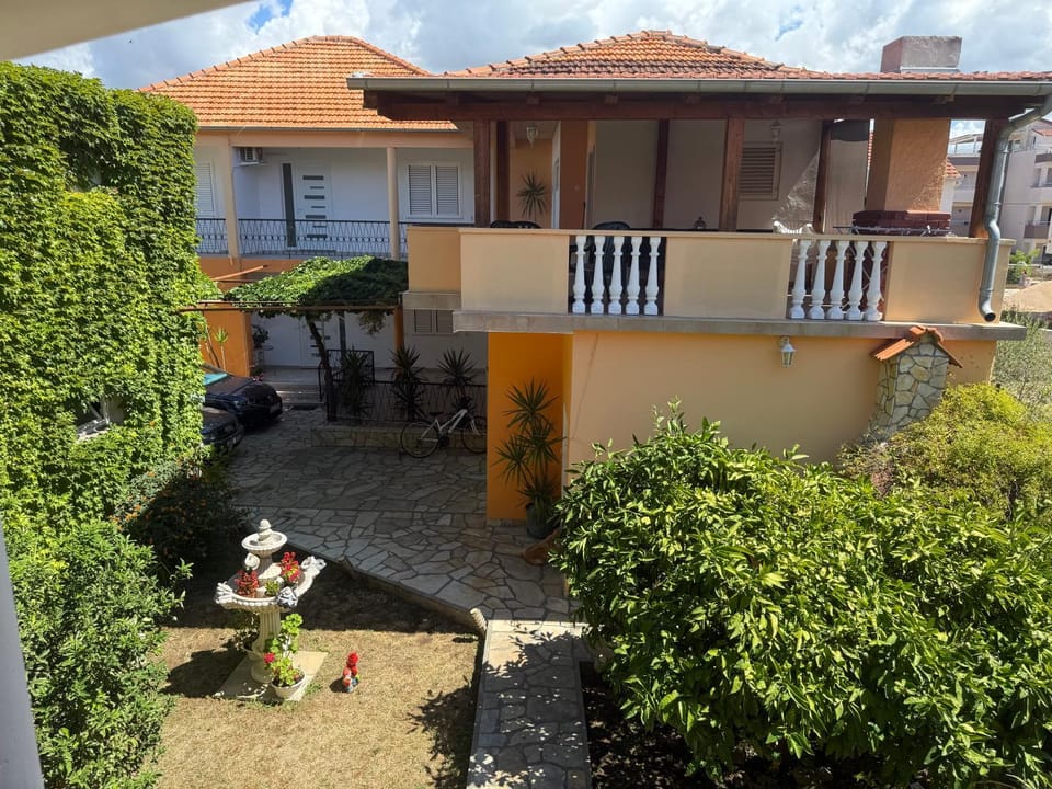 Property building, Day, Garden, Balcony/Terrace, Garden view