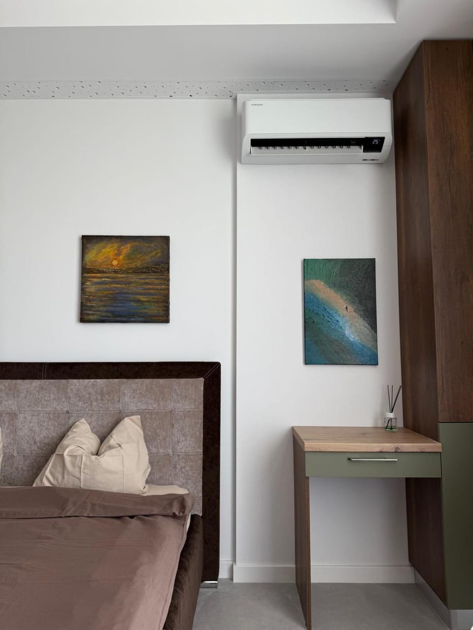 Bedroom, air conditioner