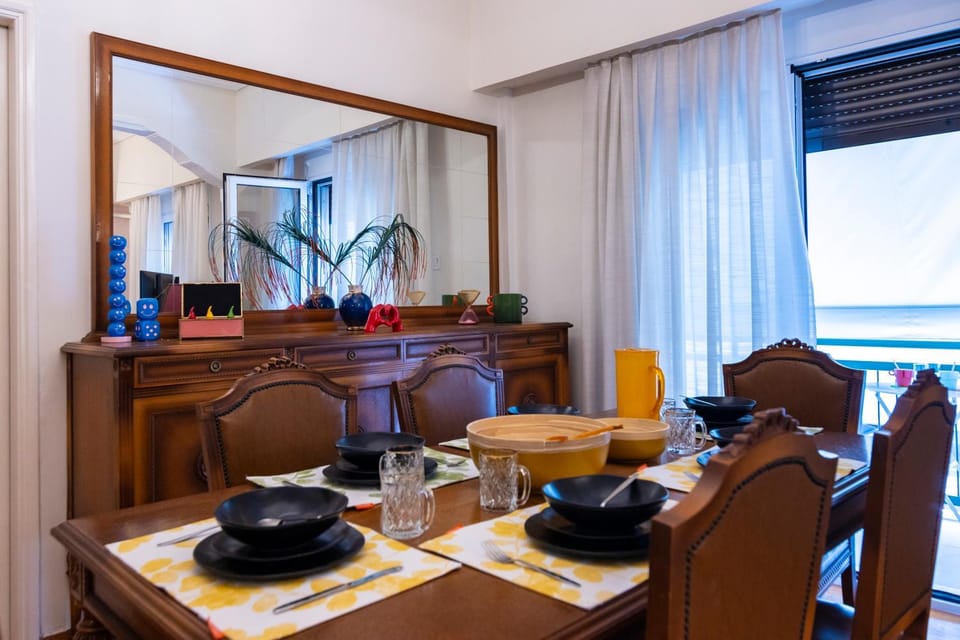 Retro Pop Classic 2 bed Luxury Hop to Acropolis Apartment in Athens