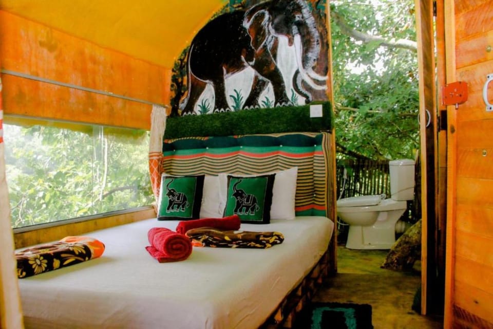Bed, Natural landscape, Bathroom, Photo of the whole room, Bedroom, towels
