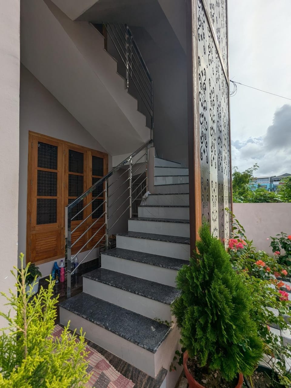 Facade/entrance