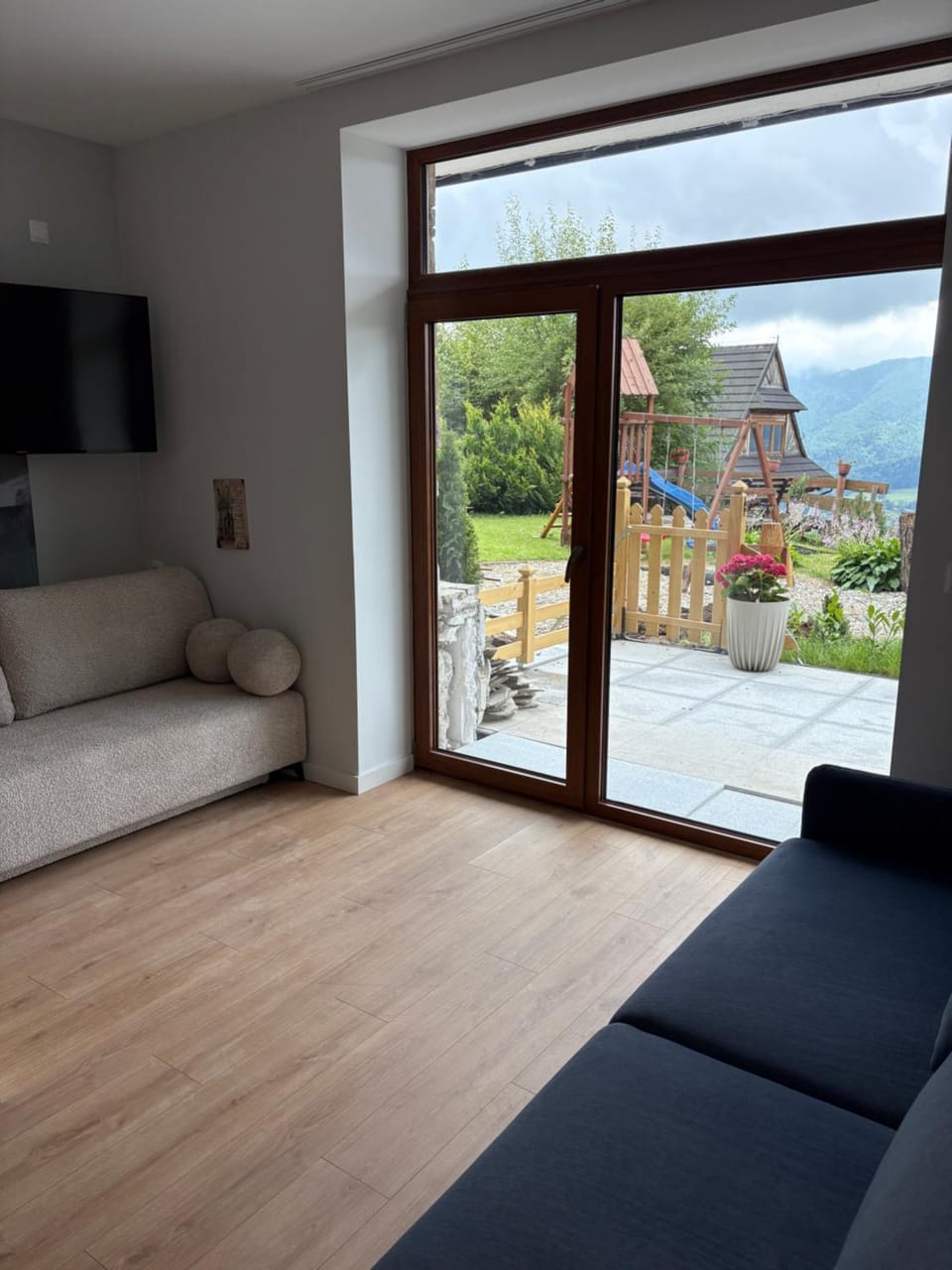 Patio, Communal lounge/ TV room, Natural landscape, View (from property/room), Balcony/Terrace, Living room, Seating area, Evening entertainment, Mountain view