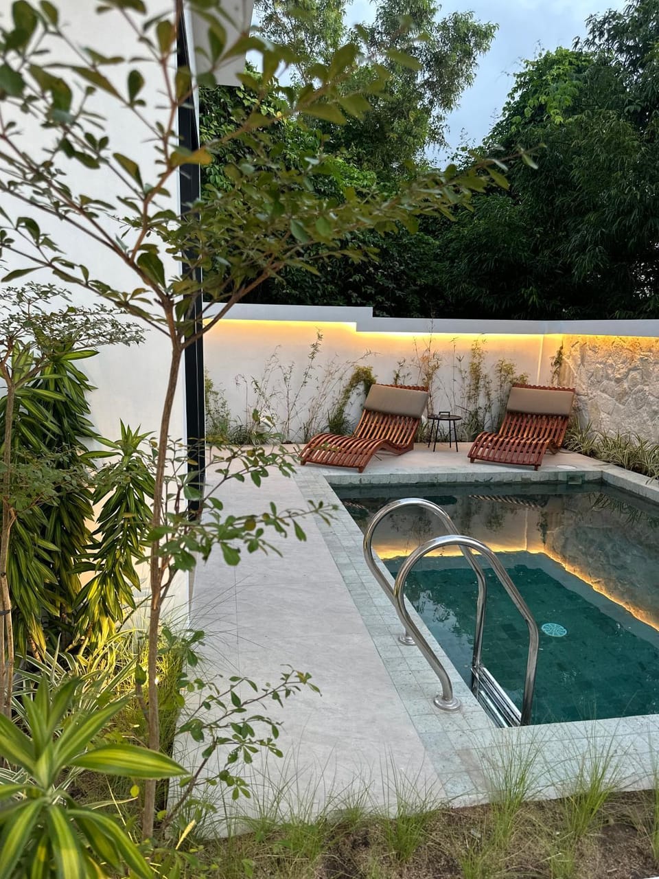 Swimming pool