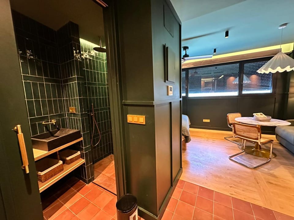 Shower, Bathroom
