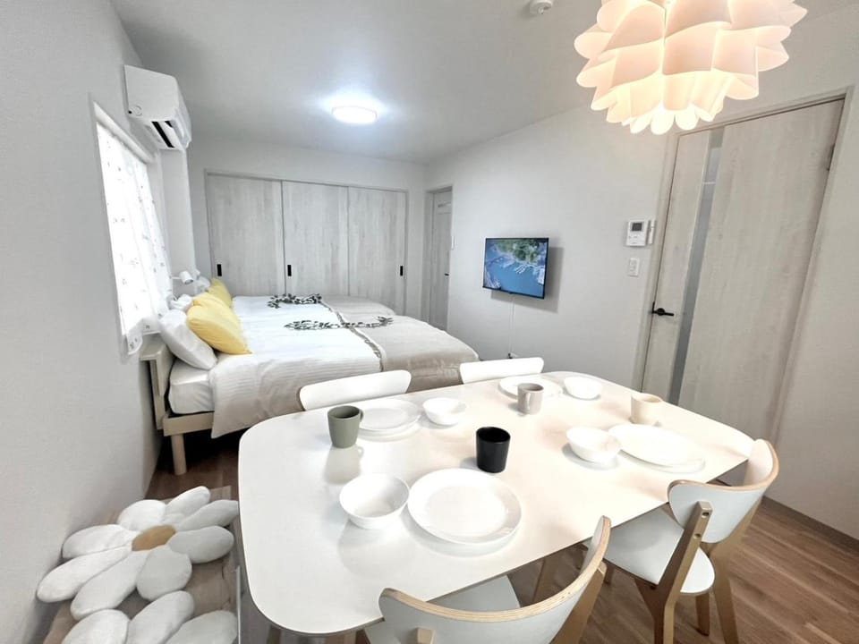 Bed, Living room, Dining area, air conditioner