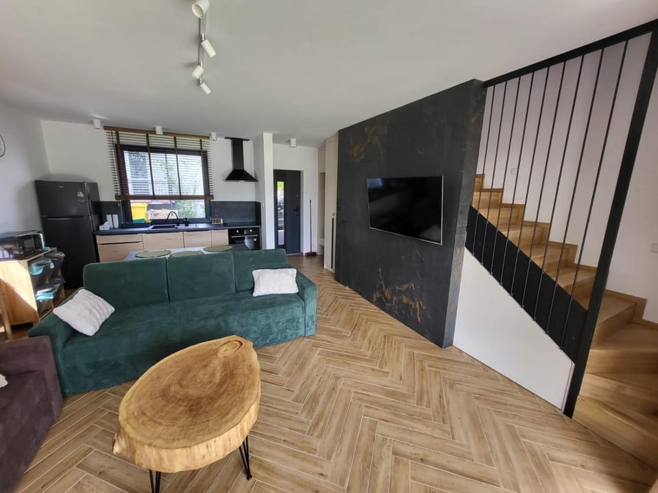 Communal lounge/ TV room, TV and multimedia, Living room, Seating area, Evening entertainment