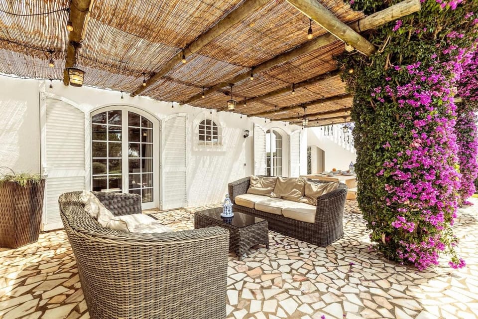 Lovely Very Private Villa with Beautiful Gardens Villa in Guia