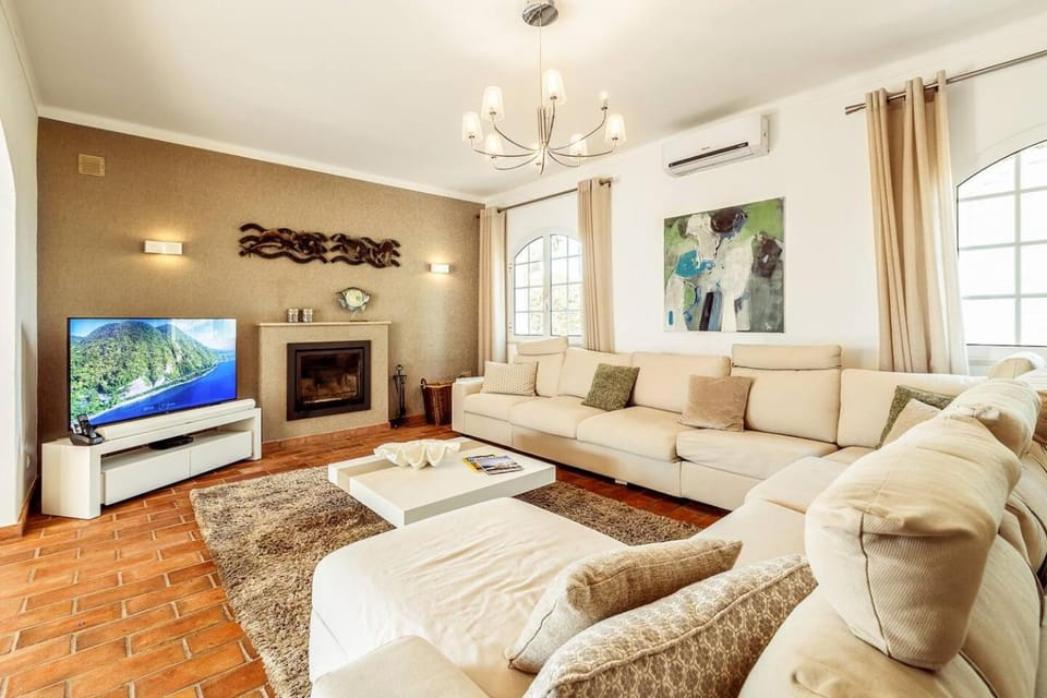 Lovely Very Private Villa with Beautiful Gardens Villa in Guia