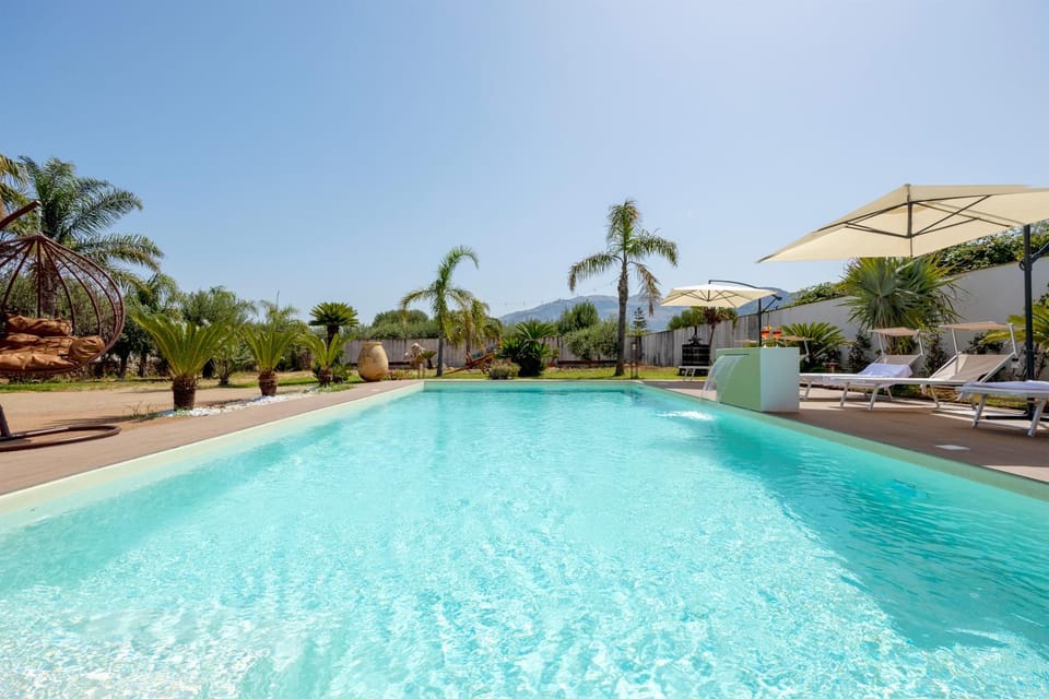 Pool view, Swimming pool, sunbed