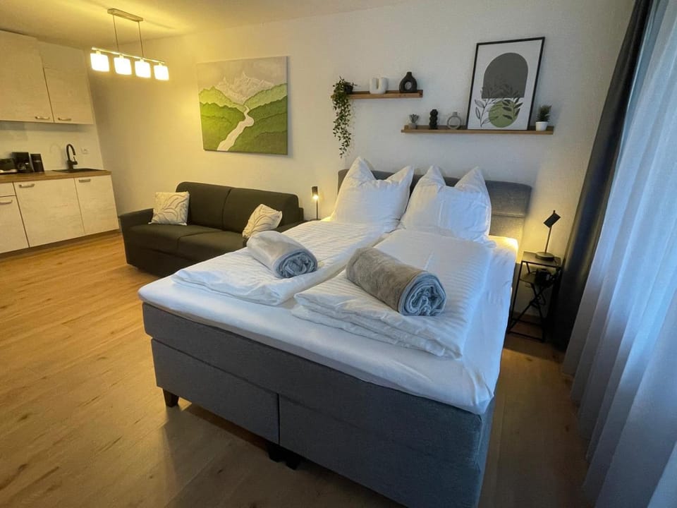 Ausblick in den Bayerischen Wald - Moderne Ferienwohnung Apartment in Straubing-Bogen