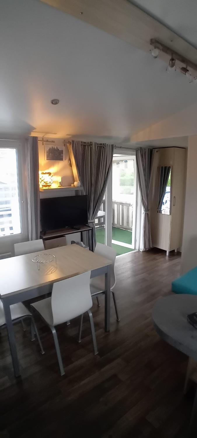 TV and multimedia, Living room, Dining area