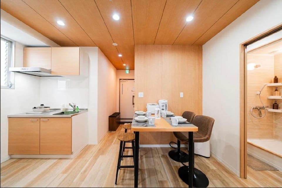 Kitchen or kitchenette, Dining area