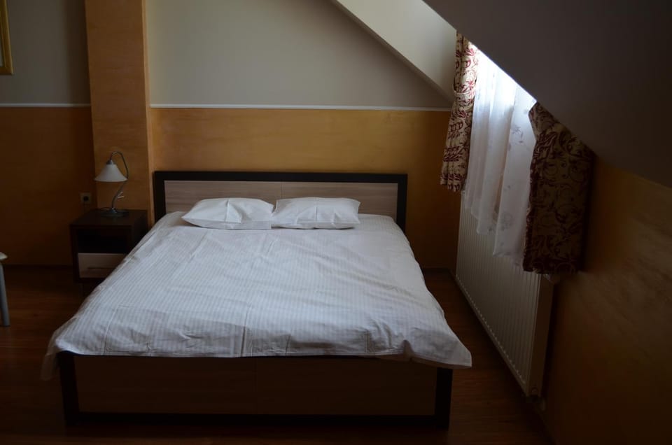 Bed, Day