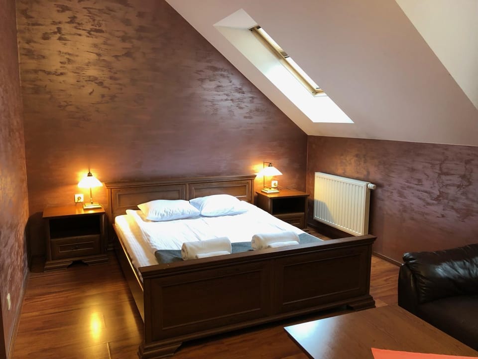 Bed, microwave, towels, wardrobe