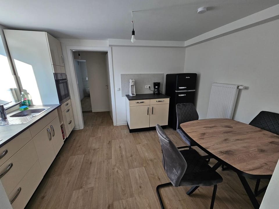 Coffee/tea facilities, Kitchen or kitchenette, Dining area, pet friendly, stove