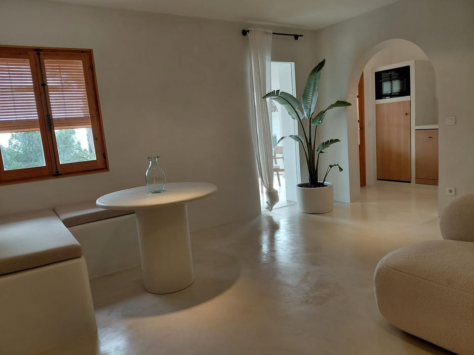 Kitchen or kitchenette, Seating area