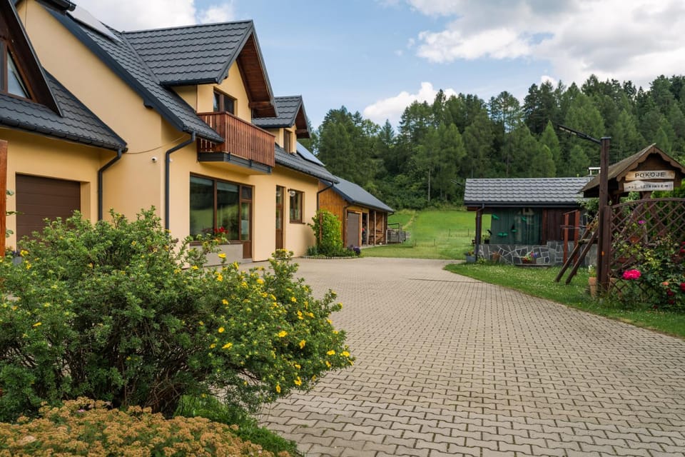 Property building, Day, Natural landscape, Garden, Garden view
