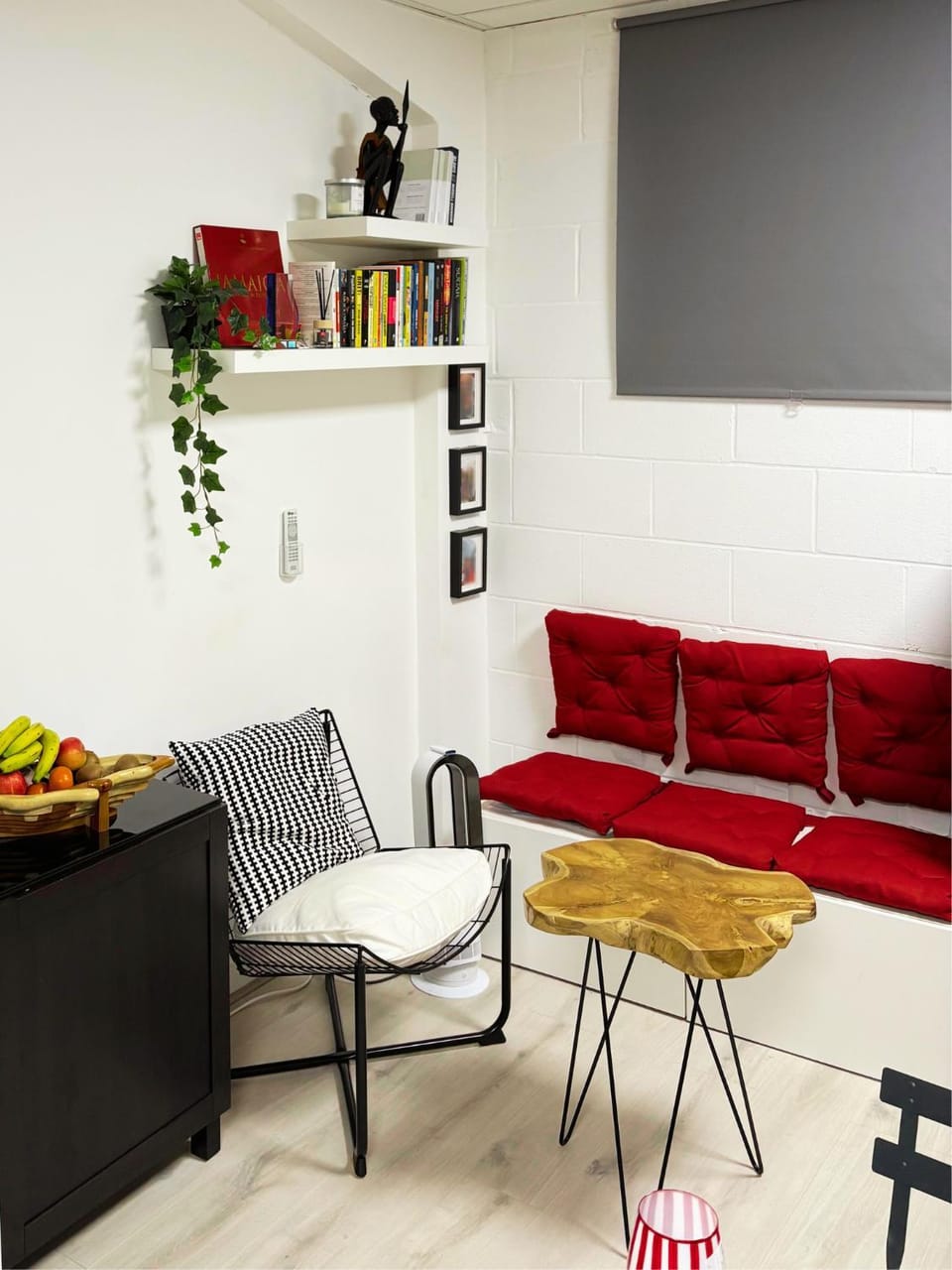 Library, Seating area