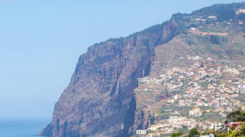 Sky View - Spacious Stay with Pool & Gym Apartment in Funchal