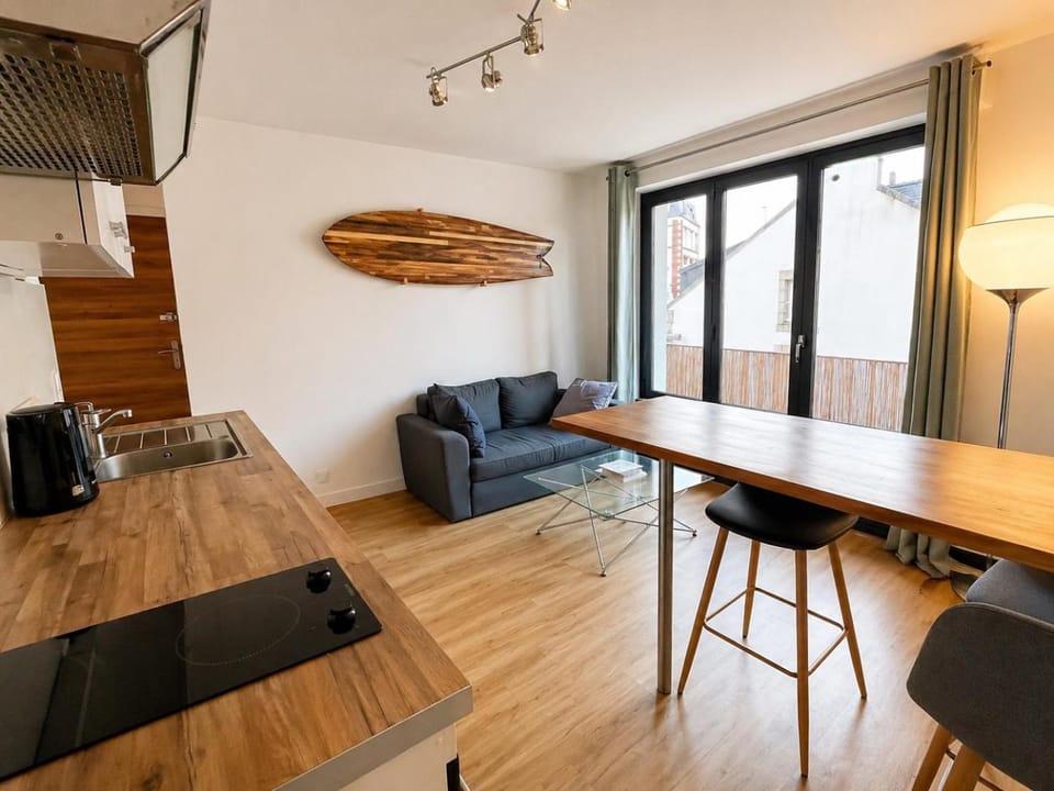 Kitchen or kitchenette, Seating area