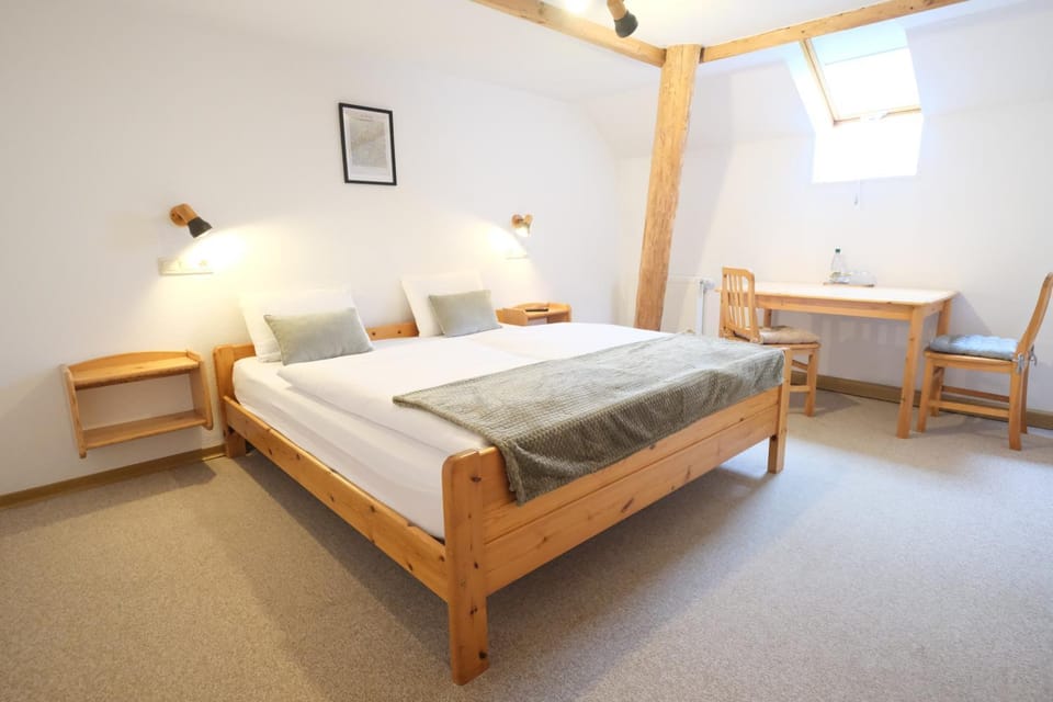 Bed, Photo of the whole room, Seating area, Bedroom, City view