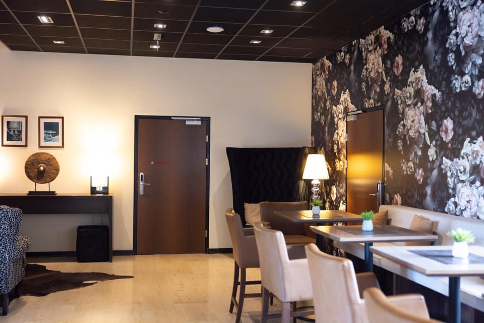 Communal lounge/ TV room