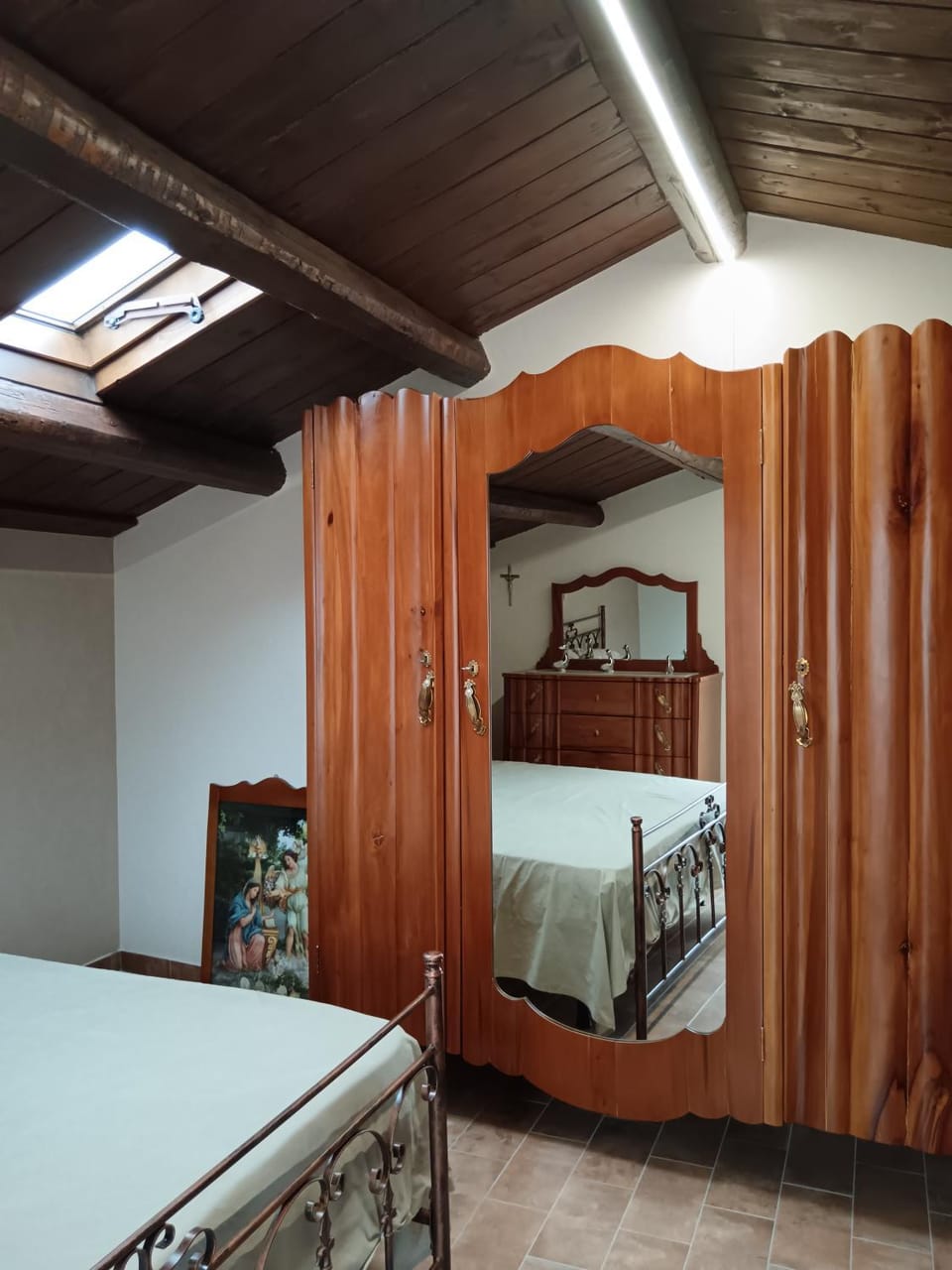Photo of the whole room, wardrobe