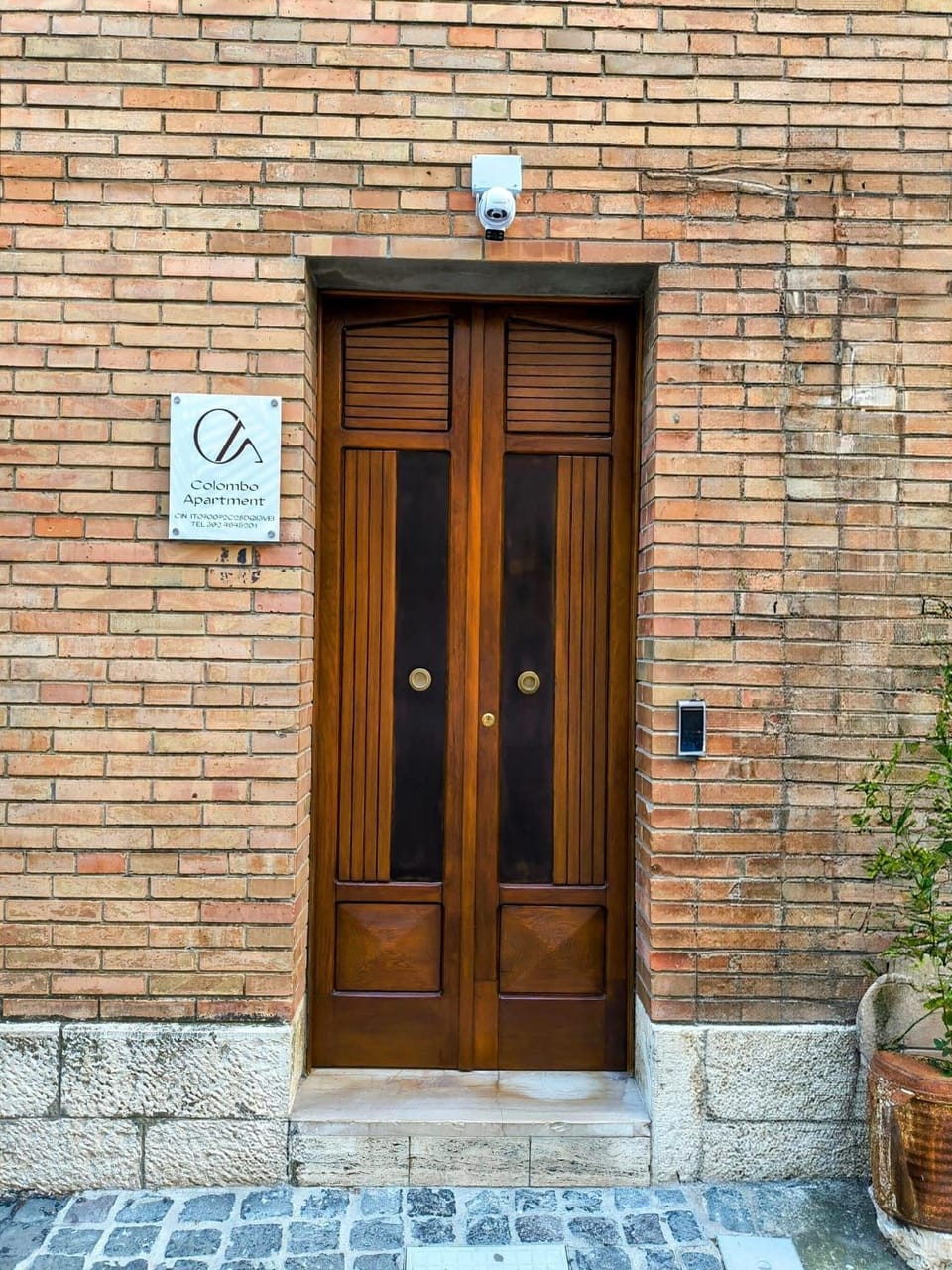 Facade/entrance