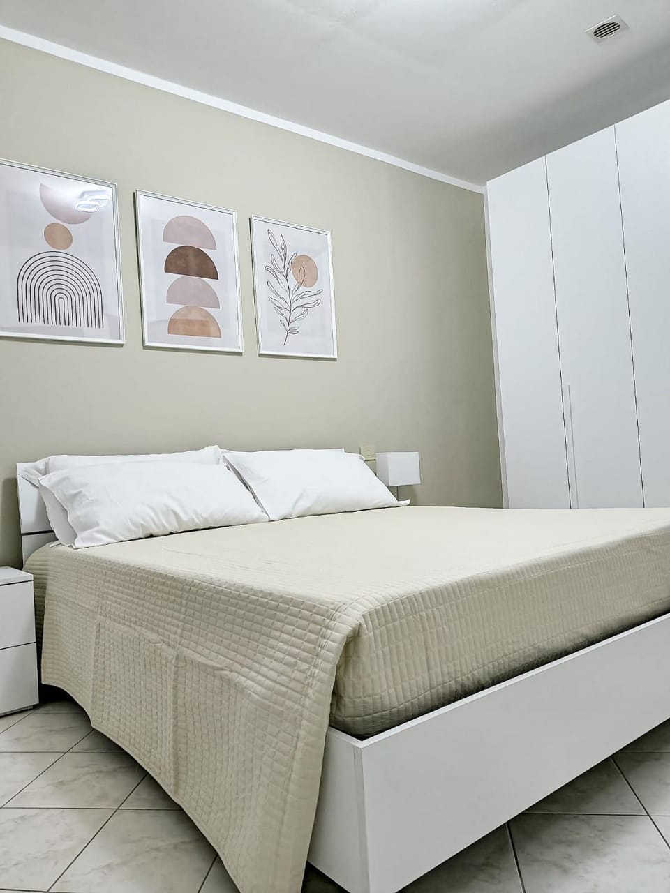 Bed, Photo of the whole room, Bedroom, wardrobe