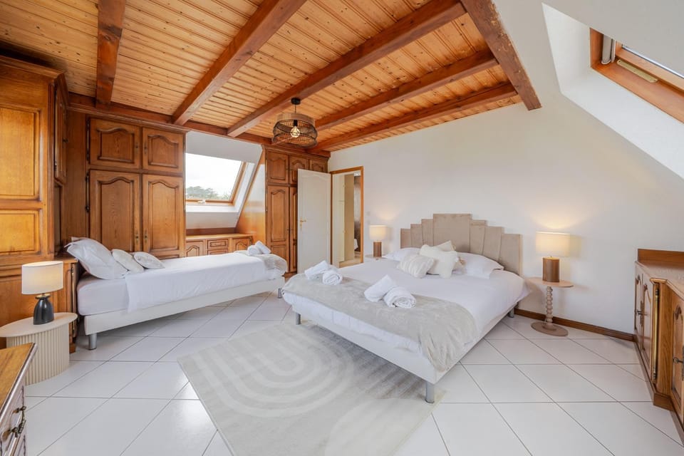 Bed, Photo of the whole room