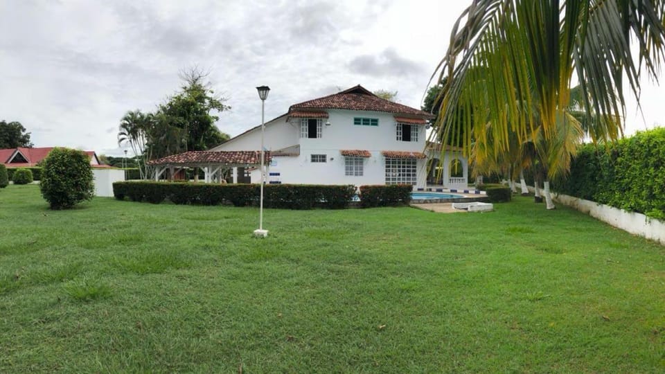 Casa campestre con piscina, jacuzzi y bbq House in Caldas, Colombia