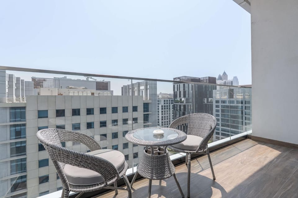 Free housekeeping visits during your stay - StayShort - Business Bay for 2 people with Private Balcony Apartment in Dubai