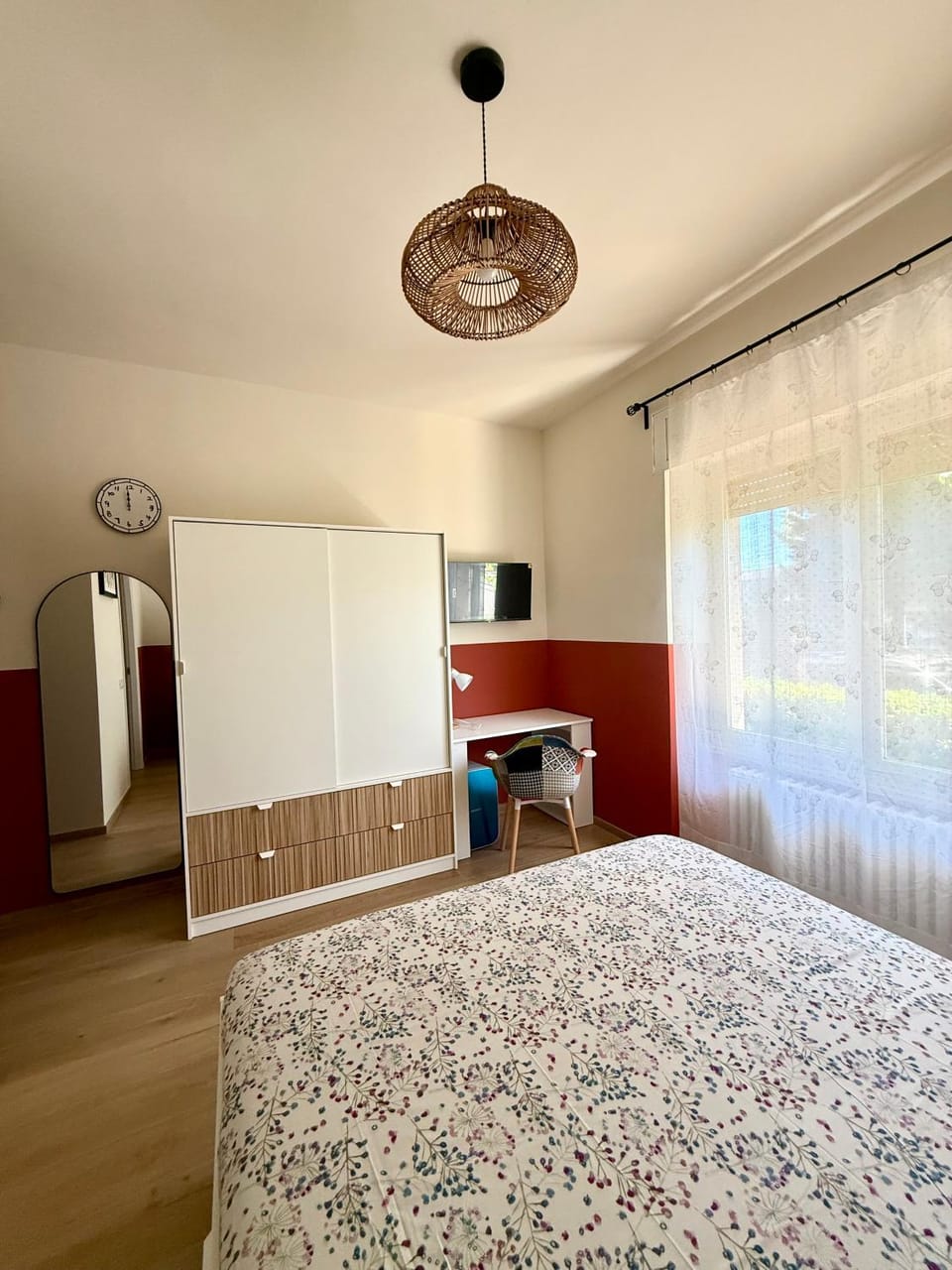 Bed, TV and multimedia, Photo of the whole room, Bedroom, wardrobe