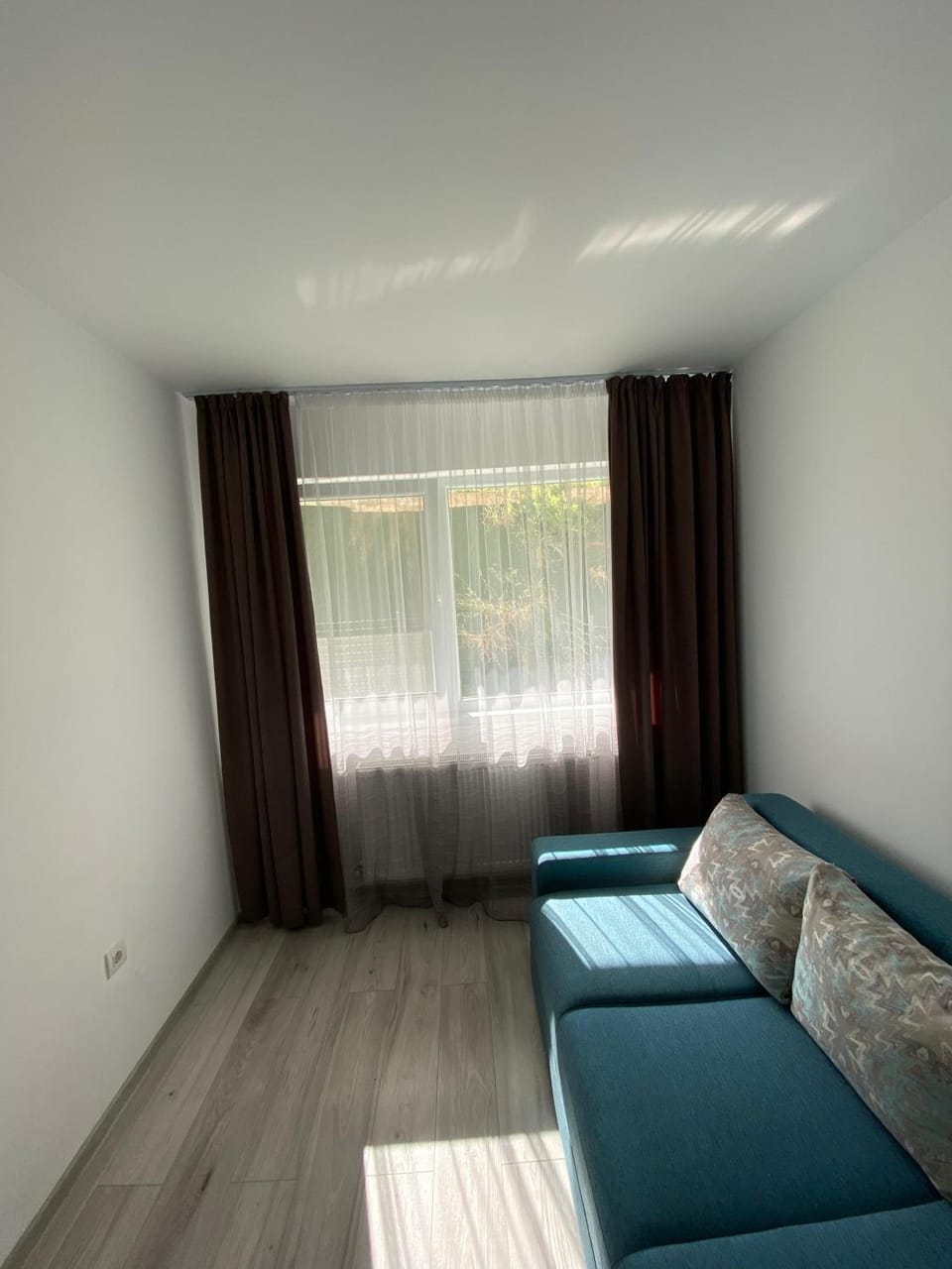Bed, Photo of the whole room, Seating area, Bedroom