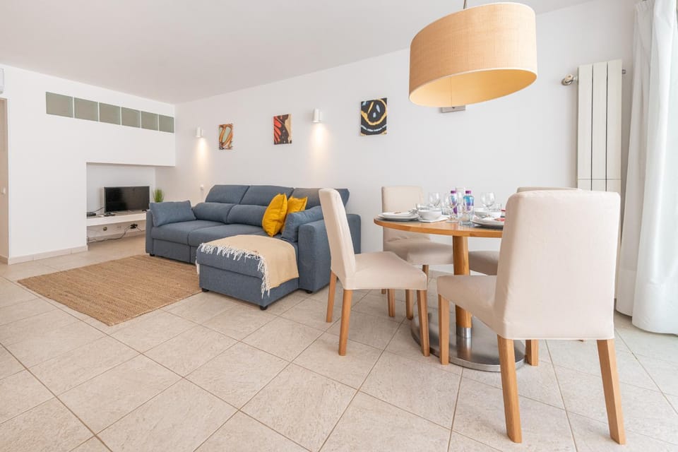 TV and multimedia, Living room, Dining area