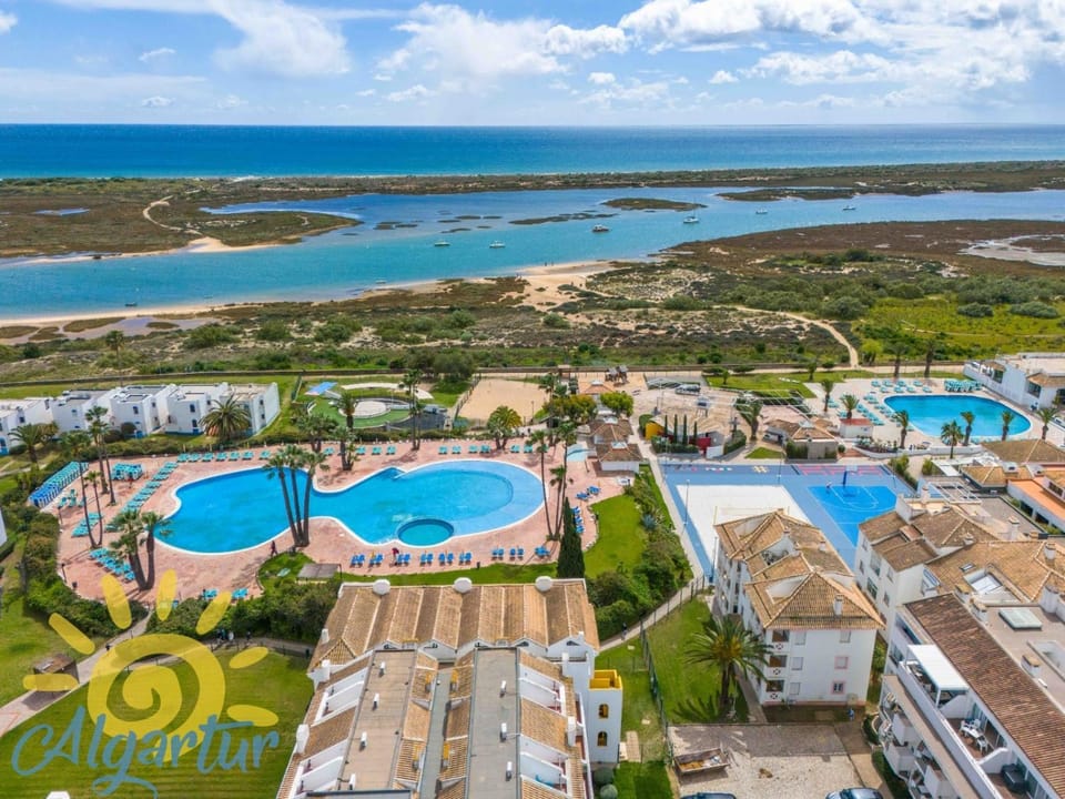 Property building, Day, Natural landscape, Bird's eye view, Beach, Sea view, Swimming pool, Location