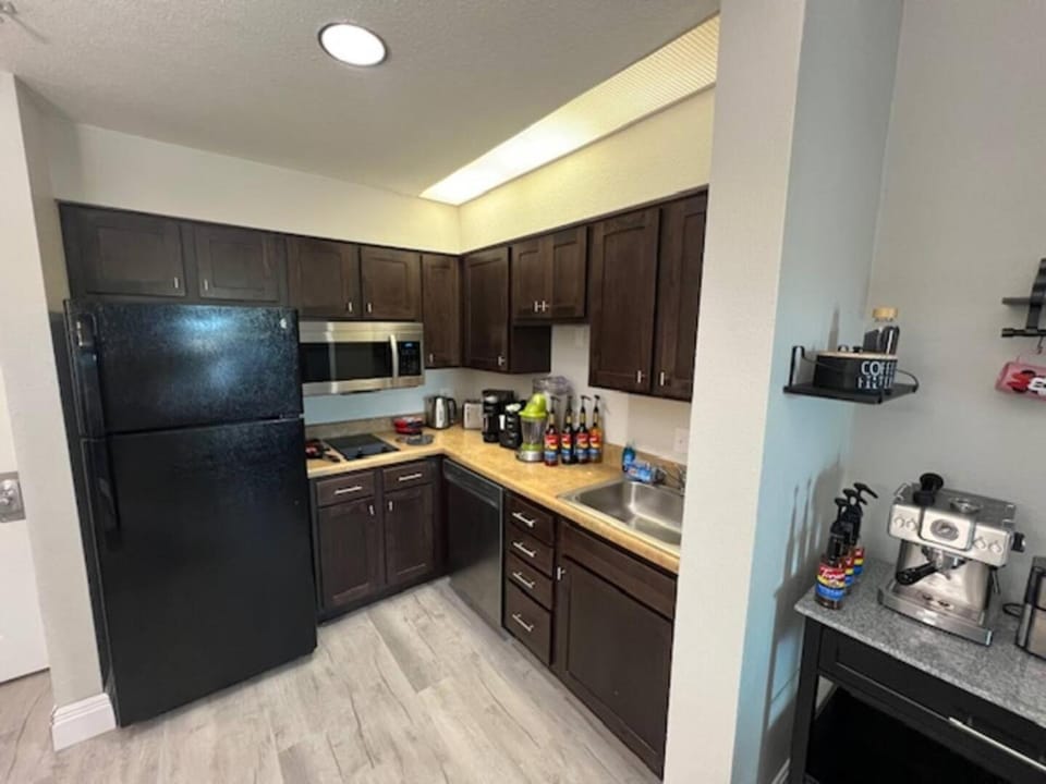 Free Shuttle to all Parks Shopping King & Queen Apartment in Orlando