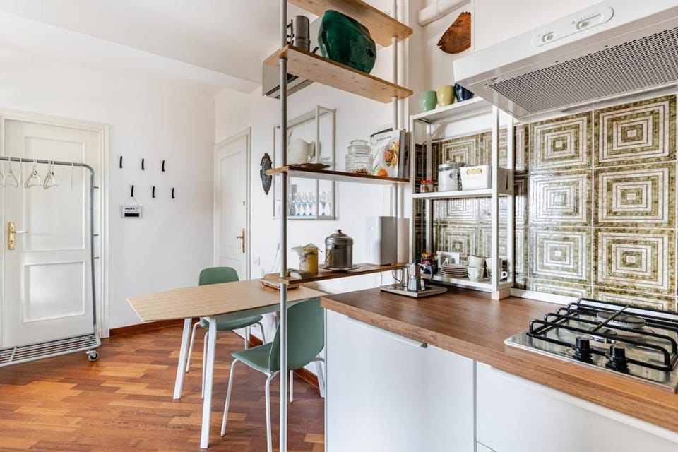 Kitchen or kitchenette, Dining area, stove