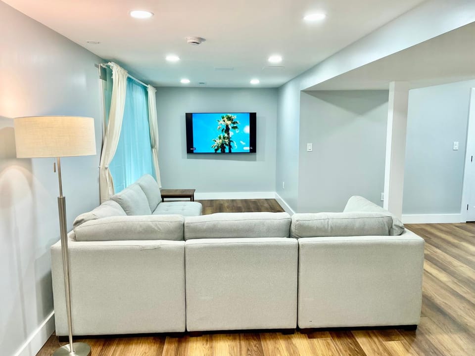 TV and multimedia, Living room, Seating area
