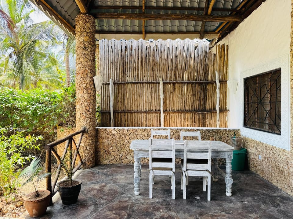 Garden, Dining area