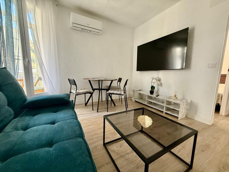 Communal lounge/ TV room, Living room, Dining area