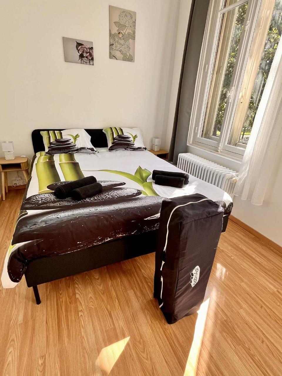 Bed, Photo of the whole room, Bedroom, cot, towels